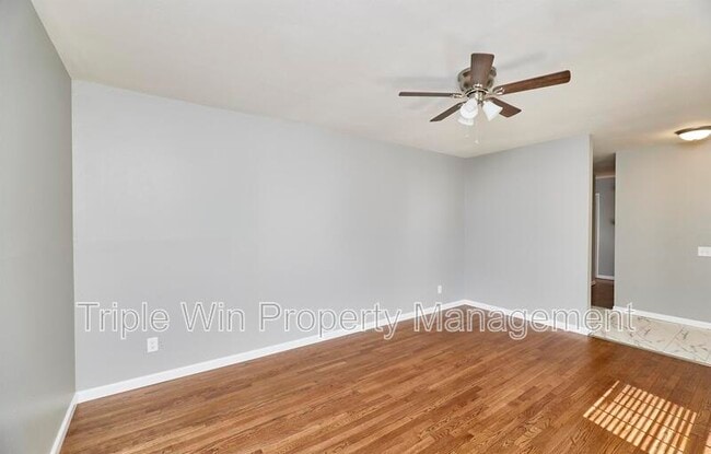 Building Photo - 1405 Willowbrook Dr