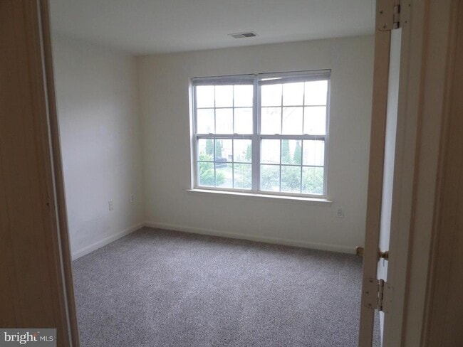 Building Photo - 822 Ferndale Terrace NE