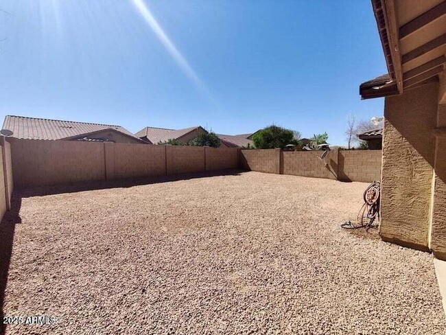 Building Photo - 1507 E Poncho Ln