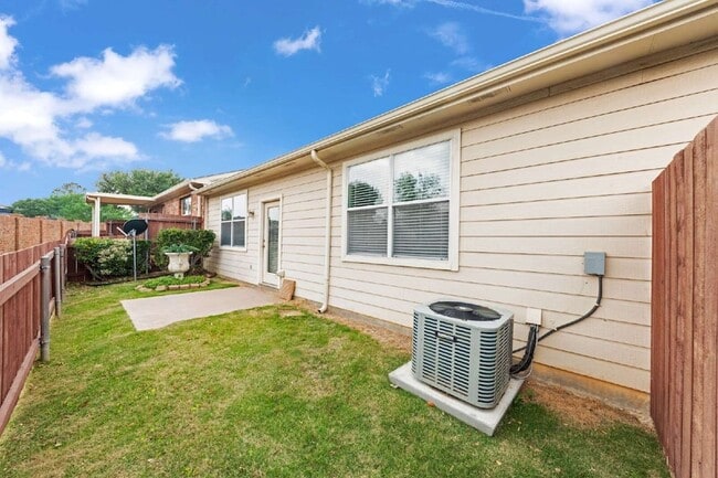 Building Photo - 252 Heritage Hill Dr