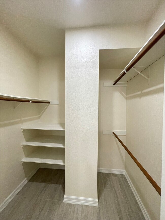 Building Photo - 640 Wilcrest Dr