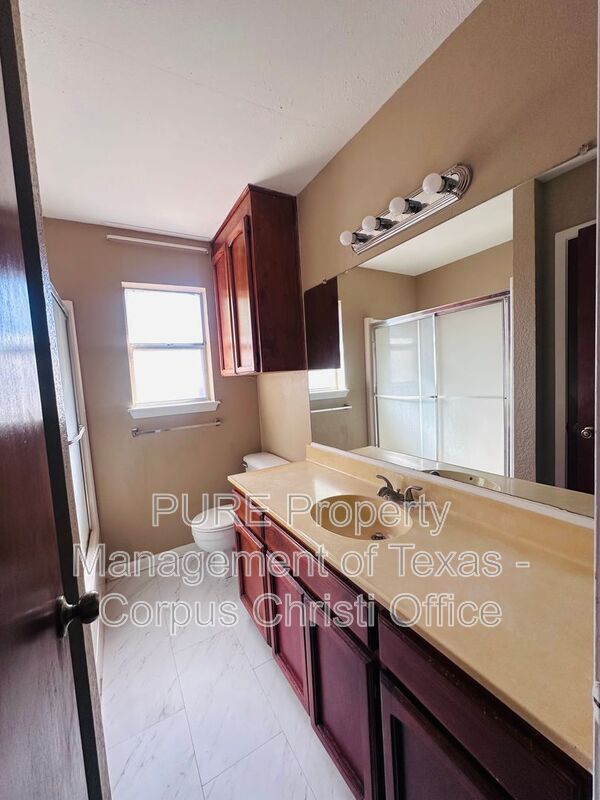 Building Photo - 862 Siskin Cir