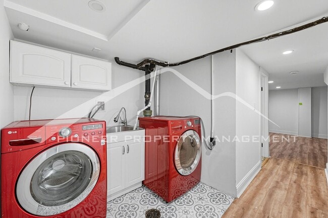 Building Photo - Charming Home with Central AC and Fenced Yard