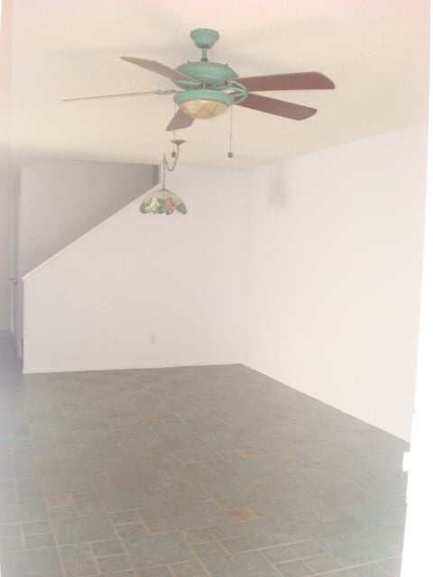 Building Photo - Single Family 4 bedroom 3 bath single family home