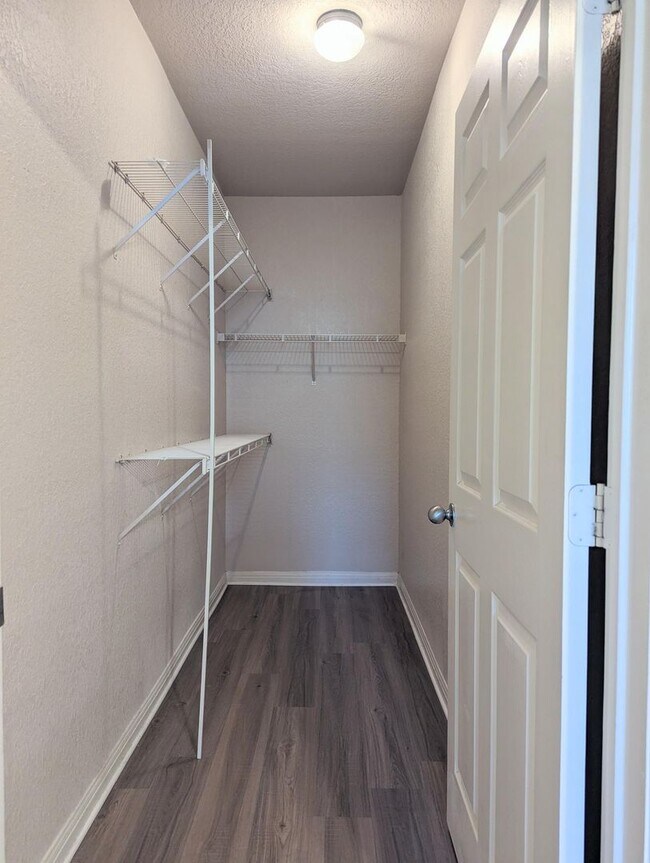 2x2 B4 New paint throughout, includes balc... 911 N Orange Ave