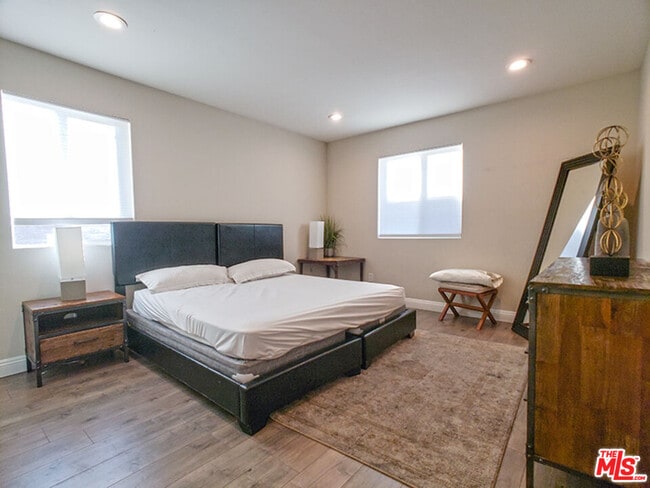 Building Photo - 963 N Wilton Pl