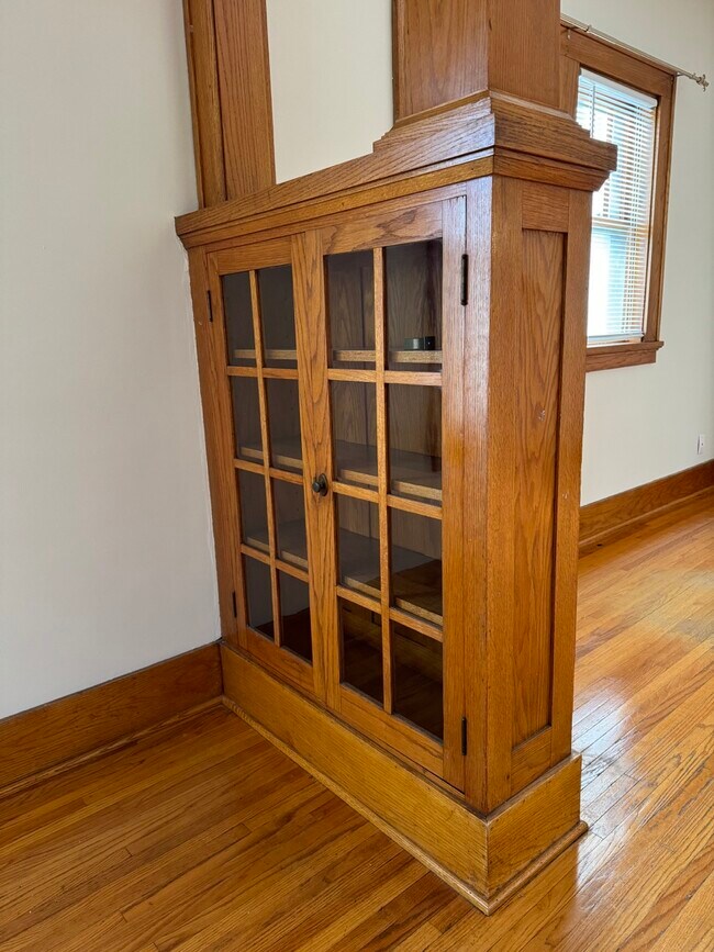 Building Photo - 1002 B St