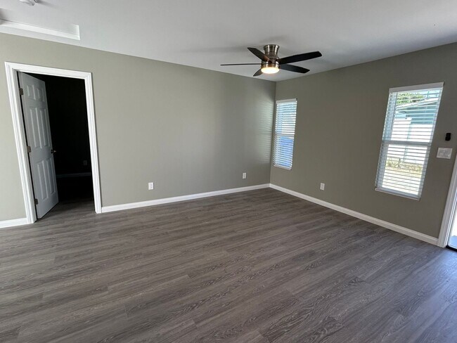 Building Photo - 1 Bed/1 Bath Newly Renovated
