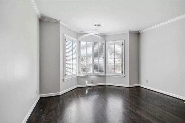 Building Photo - 460 Ivy Park Ln NE