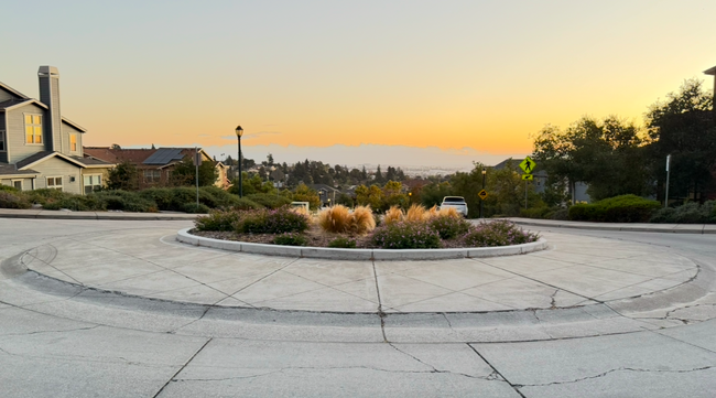 Building Photo - Modern Oakland Hills Home with Spectacular...