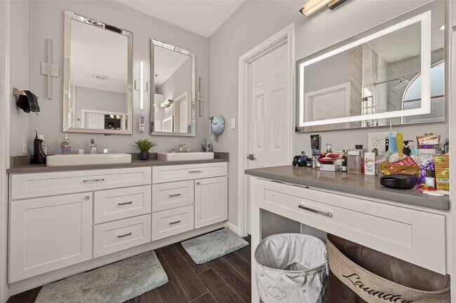 Building Photo - 6514 Kings Summit Dr