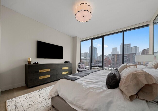 Building Photo - 366 W Superior St