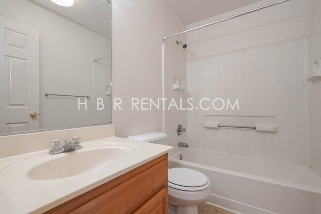 Building Photo - Charming 3-Bed, 2.5-Bath Home in One of Tr...