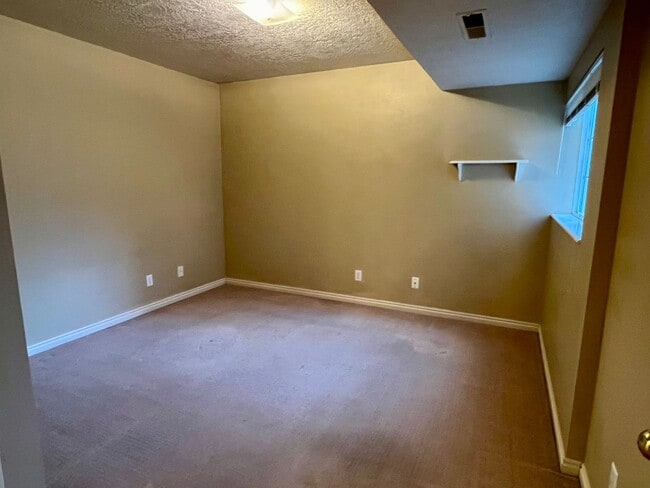 Building Photo - Cozy Orem Condo Near Everything!