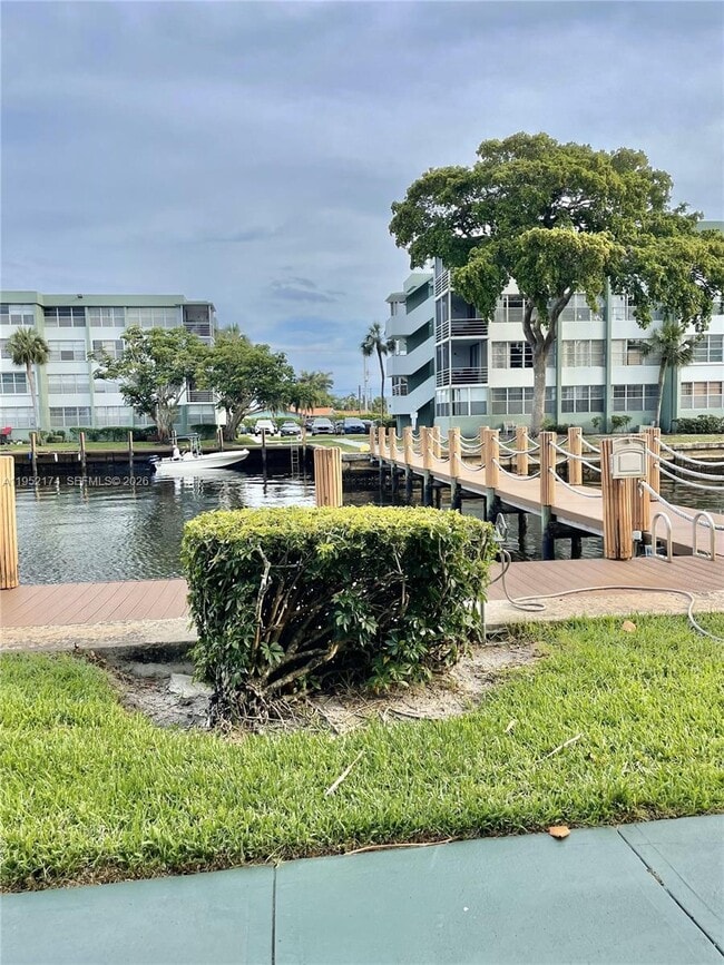 Building Photo - 2751 Taft St