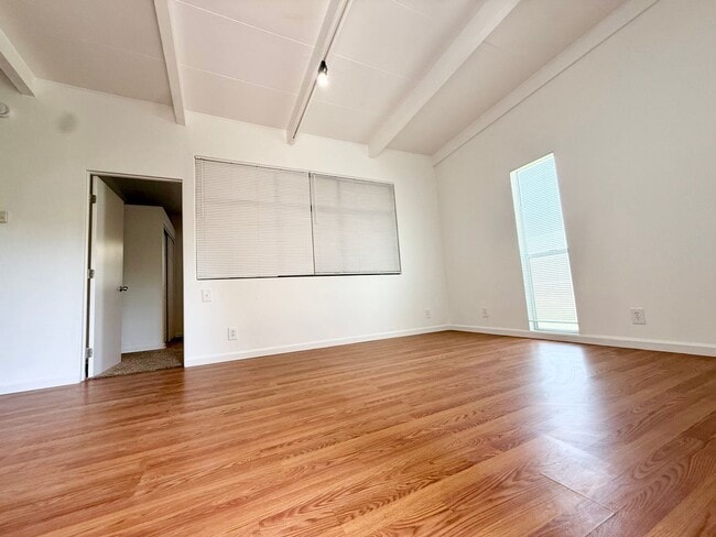 Building Photo - 525-27 S Juniper St