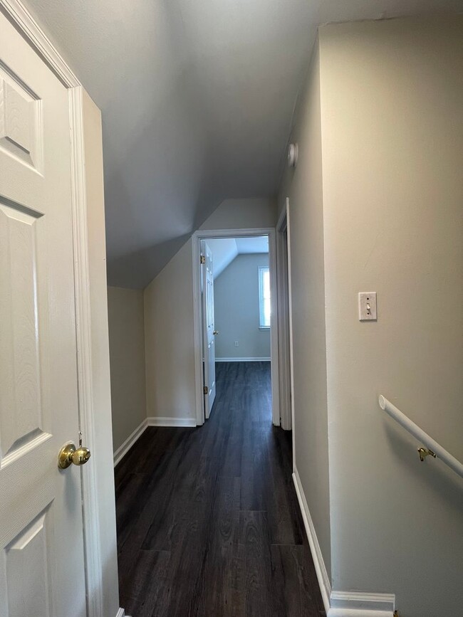 Building Photo - 1014 Colonial Ave