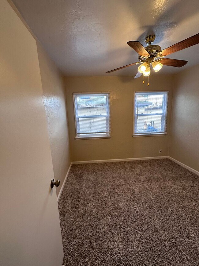 Building Photo - 2114 Brundage Ln