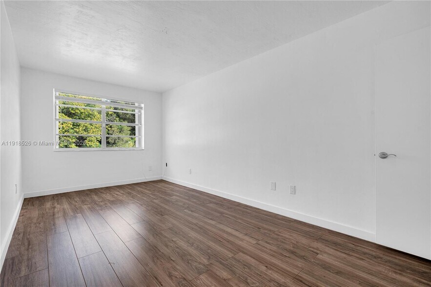 Building Photo - 9823 SW 93rd Ter