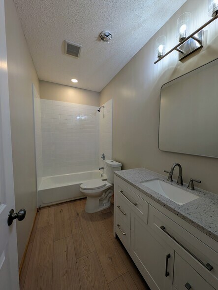 Building Photo - 594 Sutherland Dr