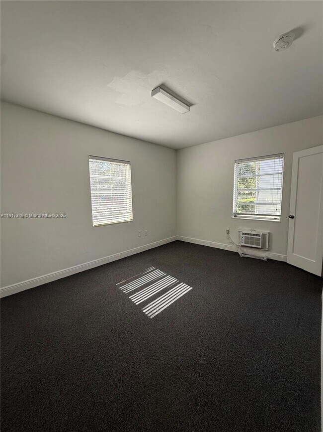 Building Photo - 627 Anastasia Ave