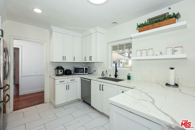 Building Photo - 12508 Sarah St