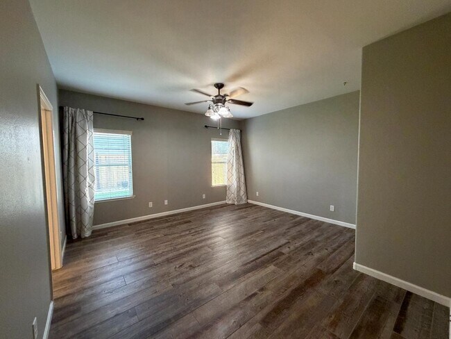 Building Photo - 2785 E Shea Dr