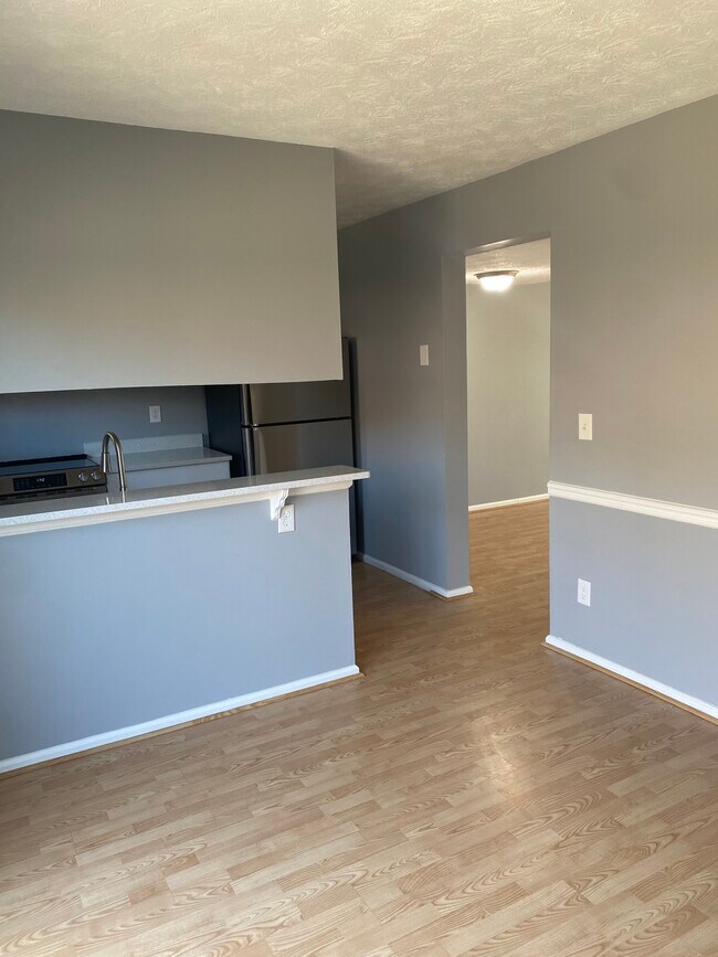 Building Photo - Sunbury Townhome