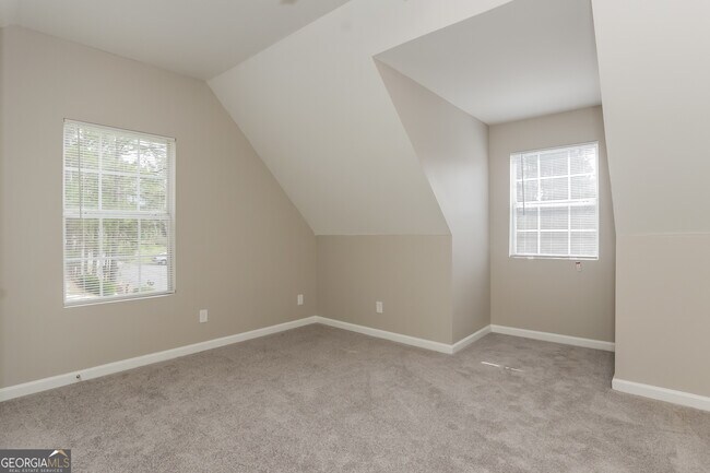 Building Photo - 1234 Justin Ln