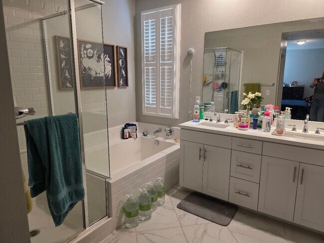 Building Photo - Murrieta 4 Bedroom Townhome with Solar in ...