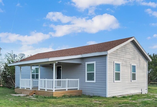 Building Photo - 51 Private Rd 901