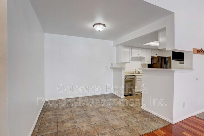 Building Photo - 8225 Fairmount Dr