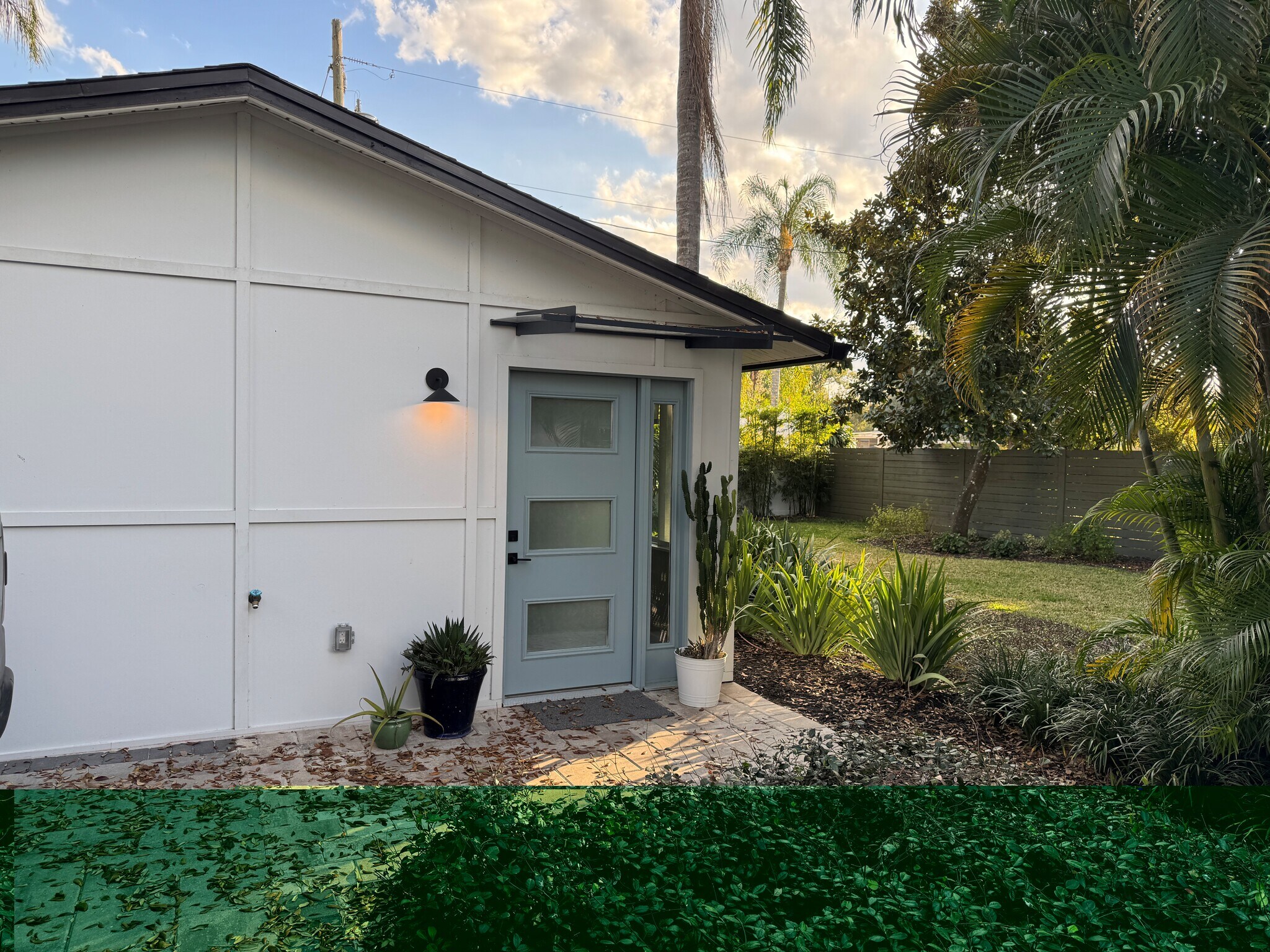 Building Photo - 228 E Harding St