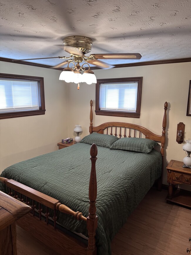 Building Photo - Walnut St.