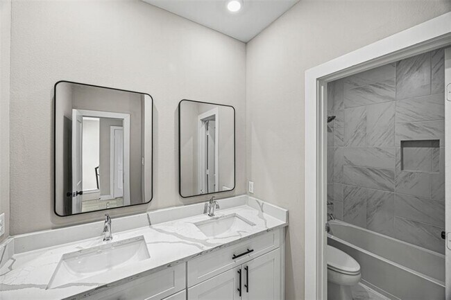 Building Photo - 8128 Chateau St