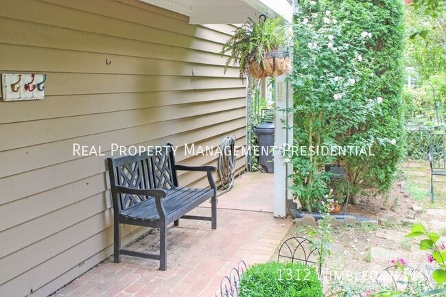 Building Photo - 1312 Wimbledon Way