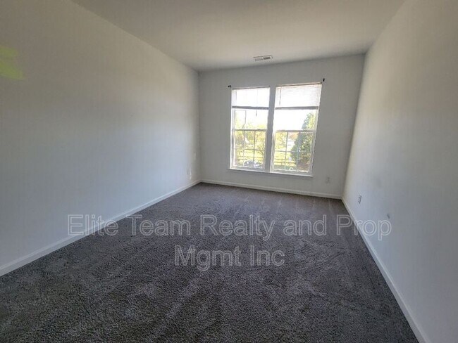 Building Photo - 177 Autumn Falls Dr
