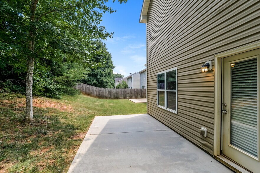 Building Photo - 1048 Joselynn Drive