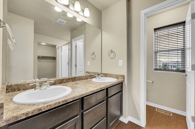 Building Photo - $2,645 - 3 Bed, 2.5 Bath Home with Fenced ...