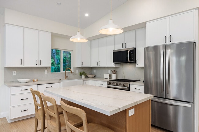 Building Photo - 1559 Rancho Serena