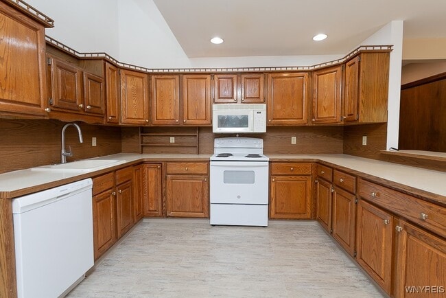 Building Photo - 265 Depew Ave