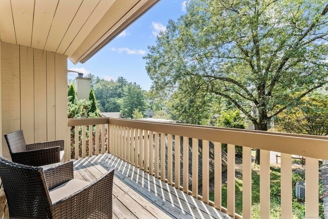 Building Photo - 43 Great Meadow Ln