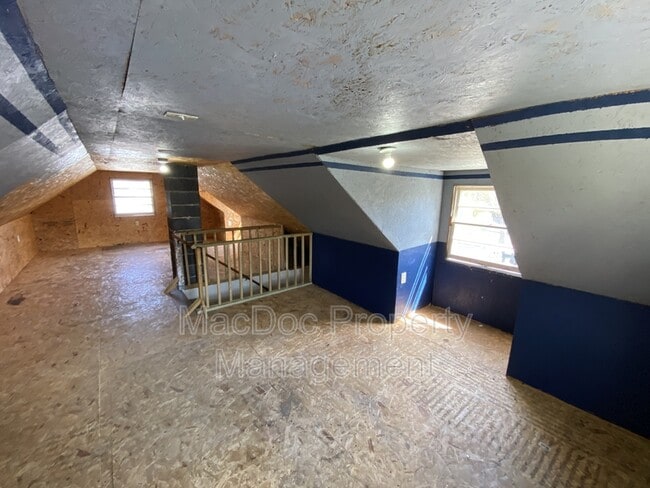 Building Photo - 209 Frazier St