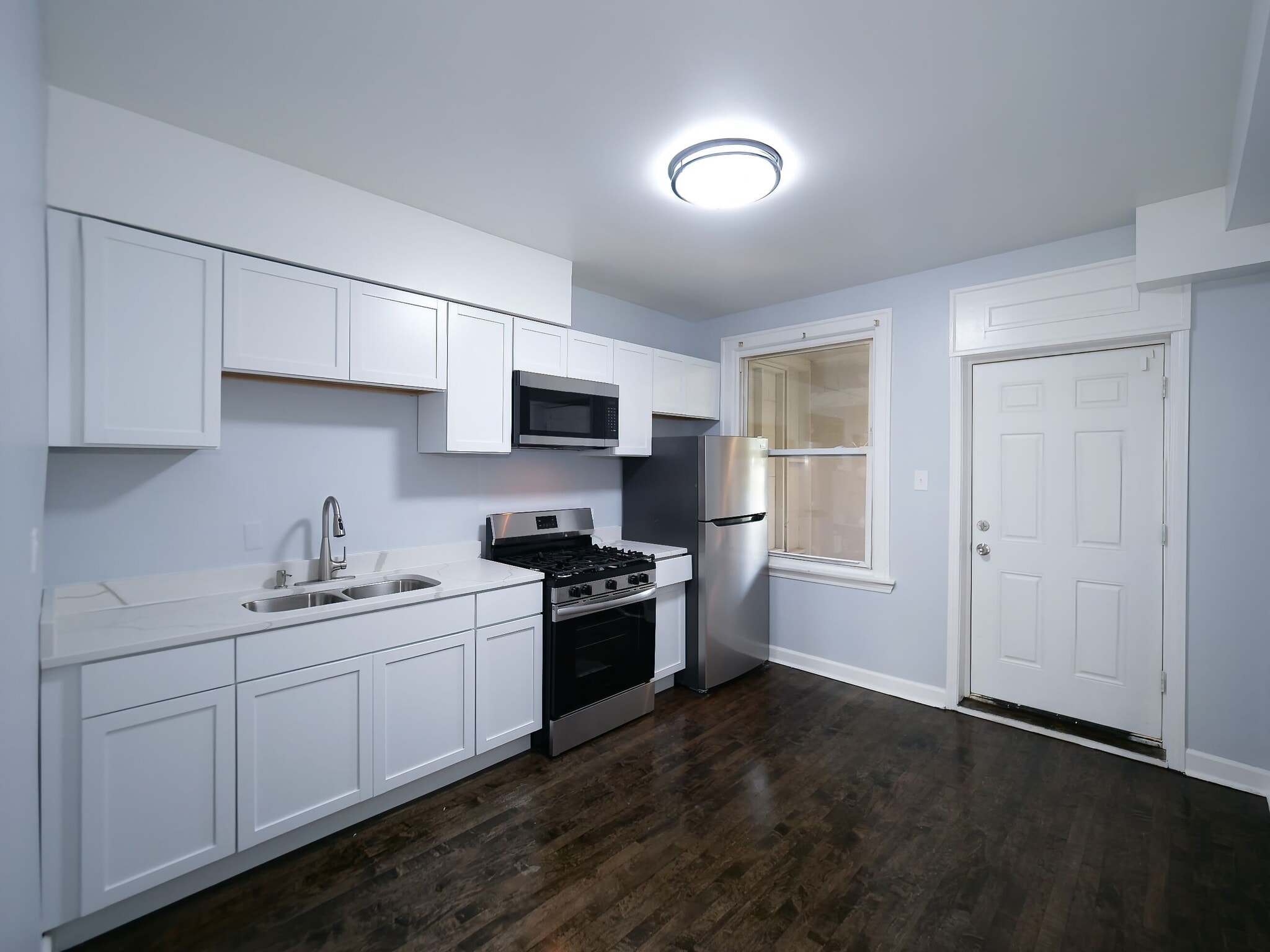 2ND FLOOR DUPLEX - 5351 S Laflin St