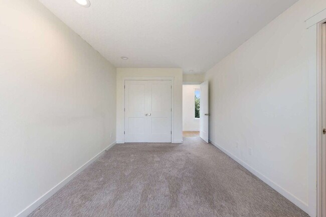 Building Photo - Recently Built 1 Bedroom, 1 Bathroom Home