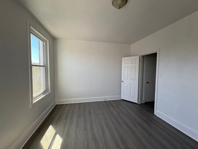 Building Photo - 4712 Knorr St
