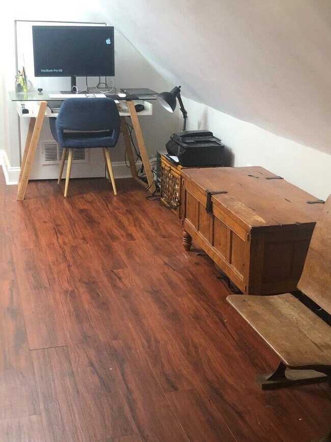 Building Photo - 2245 W Shakespeare Ave