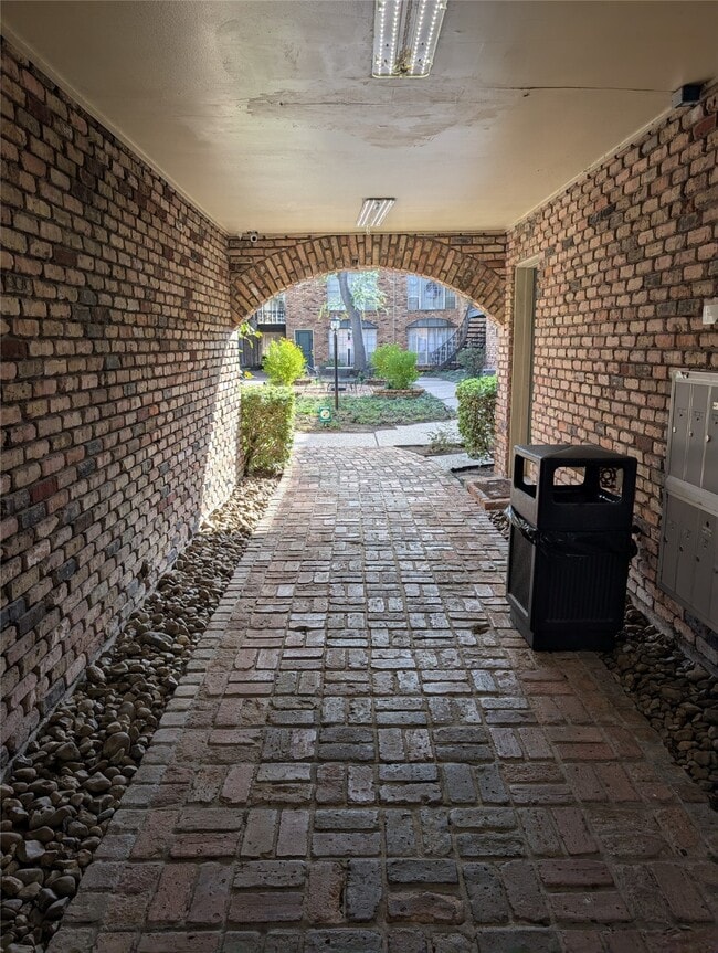 Building Photo - 2503 McCue Rd