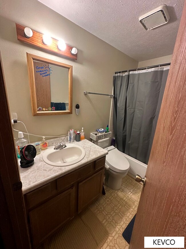 Building Photo - Charming Home in Beautiful Neighborhood by Park!