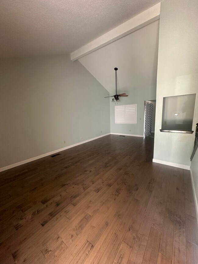 Building Photo - 1709 Badger Way